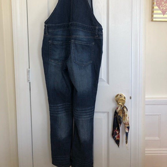 Overall - Picture 3 of 4